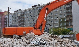 Вывоз строительного мусора с участка в Евпатории недорого от 1567 руб. | ГОСТСТРОЙ