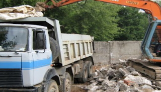 Вывоз строительного мусора с участка в Евпатории недорого от 1567 руб. | ГОСТСТРОЙ